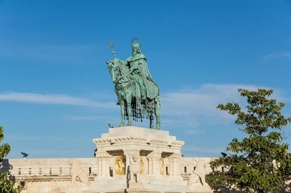 Estatua San Esteban Frente Bastión Los Pescadores Budapest Hungría —  Fotos de Stock