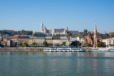 BUDAPEST, HUNGARY - 15 EKİM, 2019: Macaristan 'ın başkenti Budapeşte' nin tarihi merkezi