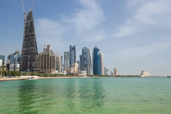 Doha Corniche Waterfront Promenade Extending Seven Kilometers Doha Bay Capital — Stok fotoğraf