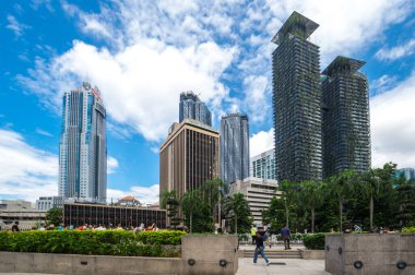 KUALA LUMPUR, MALAYSIA - 01 FEBRUARY, 2020: Malezya 'nın başkenti Kuala Lumpur' un merkezindeki modern binaların panoramik manzarası