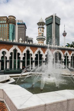 KUALA LUMPUR, MALAYSIA - 01 FEBRUARY, 2020: Jamek Camii, resmen Sultan Abdul Samad Jamek Camii Kuala Lumpur, Malezya 'daki en eski camilerden biridir.