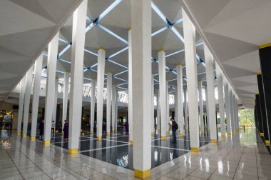 KUALA LUMPUR, MALAYSIA - 01 Şubat 2020: Malezya 'nın başkenti Kuala Lumpur' daki Ulusal Malezya Camii