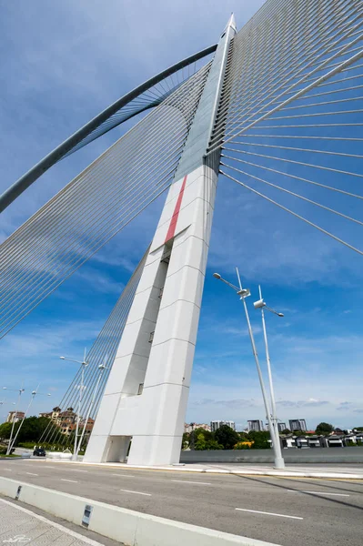 세리와 Seri Wawasan Bridge 말레이시아의 새로운 중심지인 푸트라자야 교량중 — 스톡 사진