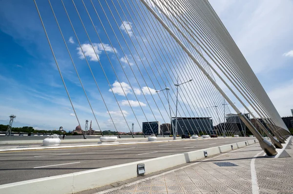 세리와 Seri Wawasan Bridge 말레이시아의 새로운 중심지인 푸트라자야 교량중 — 스톡 사진