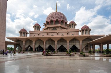 Putra Camii, Malezya 'nın Putrajaya kentinin başlıca camisidir.