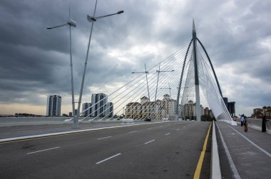 Seri Wawasan Köprüsü, yeni Malezya federal bölgesi ve idari merkezi olan Putrajaya kentinin ana köprülerinden biridir.