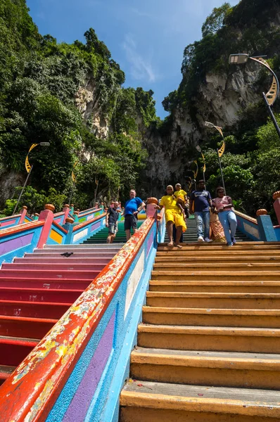 Gombak Malaysia Febbraio 2020 Visitatori Non Identificati Sulle Scale Colorate — Foto Stock