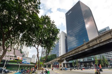 KUALA LUMPUR, MALAYSIA - 03 FEBRUARY, 2020: Malezya 'nın başkenti Kuala Lumpur' un merkezindeki caddenin görüntüsü