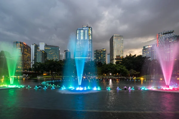 Kuala Lumpur Malaysia Luty 2020 Kolorowa Fontanna Taneczna Parku Klcc — Zdjęcie stockowe