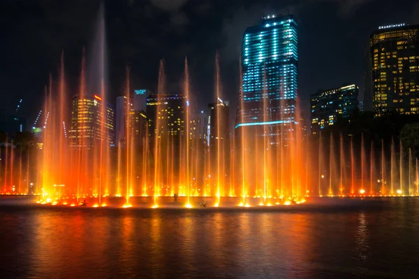 Kuala Lumpur Malaysia Luty 2020 Kolorowa Fontanna Taneczna Parku Klcc — Zdjęcie stockowe