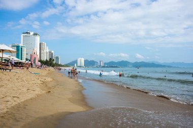 NHA TRANG, VİETNAM - 06 FEBRUARY, 2020: Vietnam 'ın güney merkez kıyısındaki Khanh Hoa Eyaleti kıyı kenti ve başkenti Nha Trang' ın panoramik manzarası