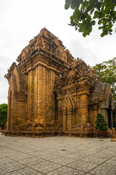 Antik Nagar Cham Kuleleri Bin Yıldan Fazla Yaşlanmış Vietnam Güney — Stok fotoğraf