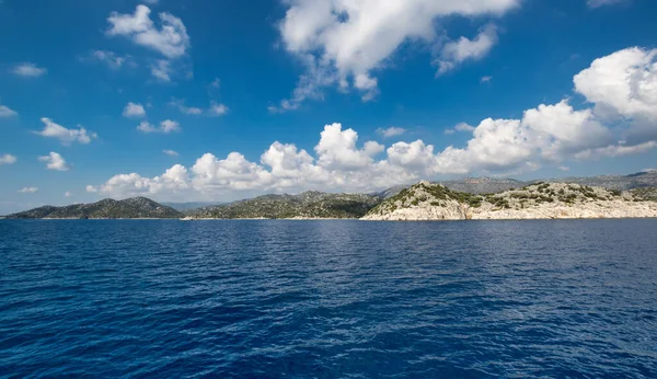 Türkiye 'nin Antalya ilinin Riviera ilçesinde Akdeniz kıyıları