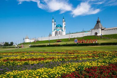 KAZAN, RUSSIA - 17 Temmuz 2018: Kazan Kremlin ve Kul Şerif Camii 'nin panoramik manzarası, Kazan, Tataristan Cumhuriyeti, Rusya