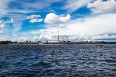 Neva nehri manzarası ve Peter ve Paul kalesi, Saint Petersburg, Rusya