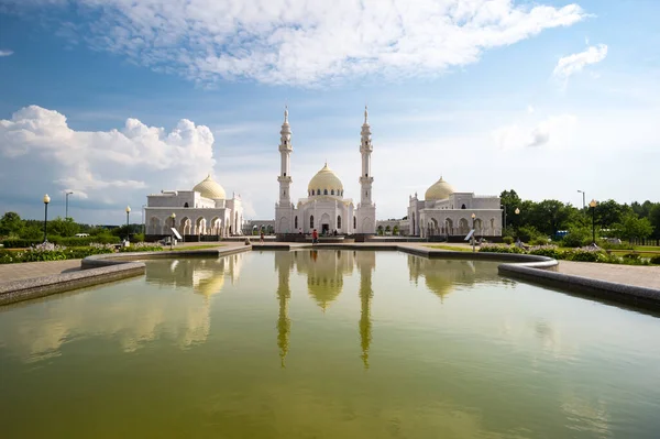 Rusya 'nın Tataristan cumhuriyetindeki Bulgar kentindeki Beyaz Cami