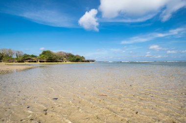 Endonezya 'nın Bali adasındaki Hint Okyanusu kıyısı