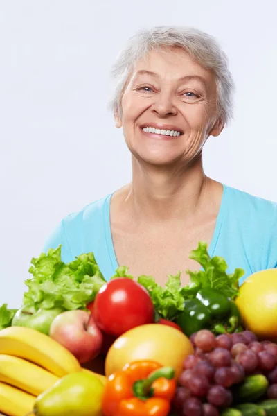 Glad äldre kvinna — Stockfoto