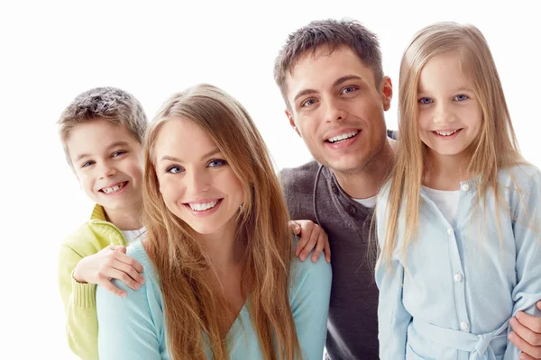 Glimlachende familie — Stockfoto