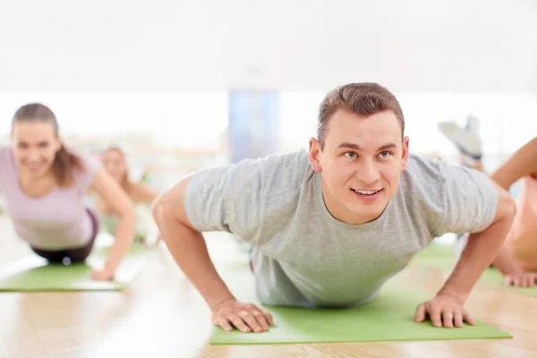 I gymmet — Stockfoto