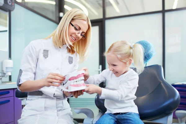 Dentista infantil — Fotografia de Stock