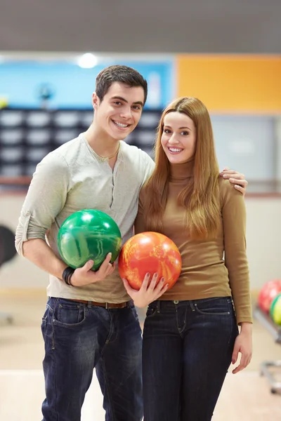 Couple in bowling — Stock Photo, Image