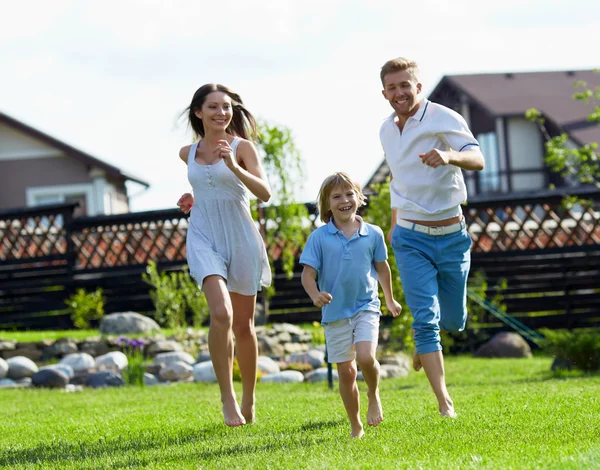 Lopende familie — Stockfoto