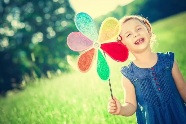 Lachen meisje — Stockfoto