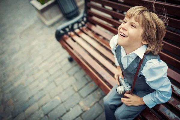 小さな男の子を笑ってください。 — ストック写真