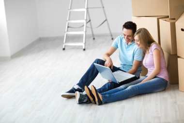 dizüstü bilgisayar ile bir kaç