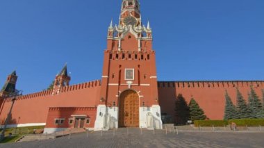 Kızıl Meydan 'da gökyüzüne karşı Spasskaya Kulesi