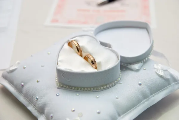 Evlilik yüzükleri.