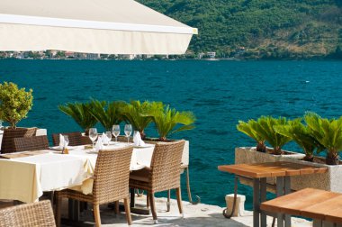 Restoran Akdeniz tabloları