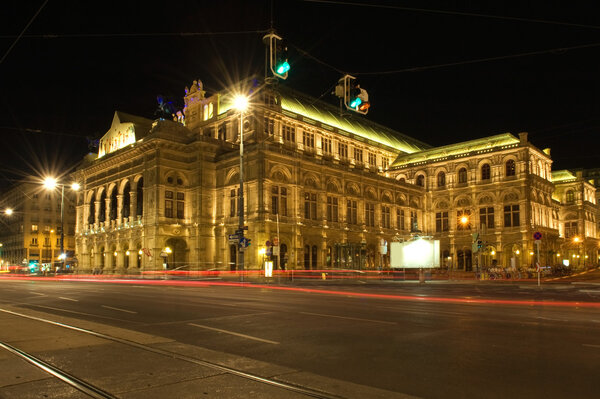 Staatsoper, Viennas grand Opera House at night