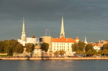 Riga castle ve daugava Nehri