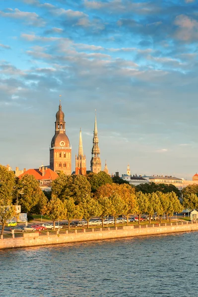 Casco antiguo Riga y Daugava — Foto de Stock