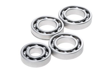 Beyaz arka plan üzerinde taşıyan