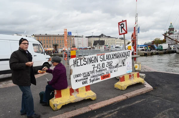 Helsinki, Finsko, oktober 2012: helsinki sleď veletrh se koná na 7,13 října v centrální trh náměstí v Helsinkách, hlavním městě Finska. — Stock fotografie