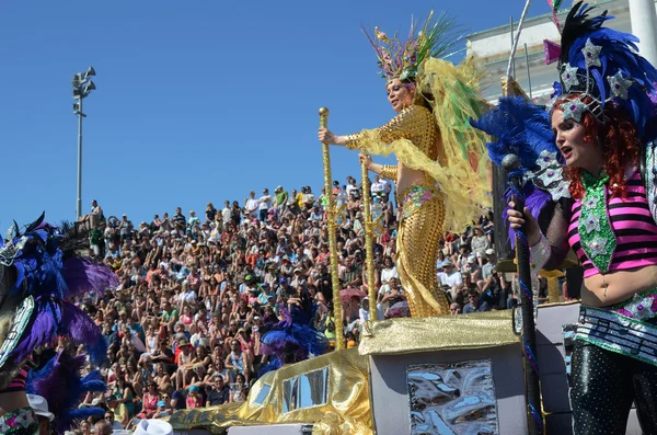 HELSINKI, FINLANDE, 8 JUIN. Carnaval d'été traditionnel de samba le 8 juin 2013 à Helsinki, Finlande . — Photo