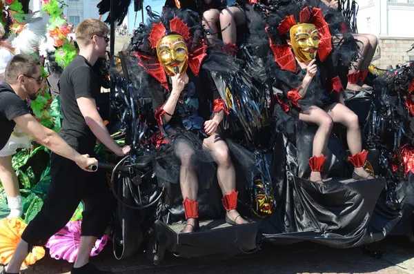 HELSINKI, FINLAND, JUNE 8. Traditional summer samba carnival on June 8, 2013 in Helsinki, Finland. — Stock Photo, Image