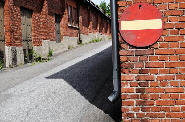 No entry sign on a brick wall — Stock Photo, Image
