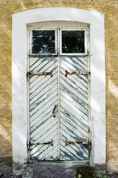 Wooden white door with wrought-iron hinges — Stock Photo, Image