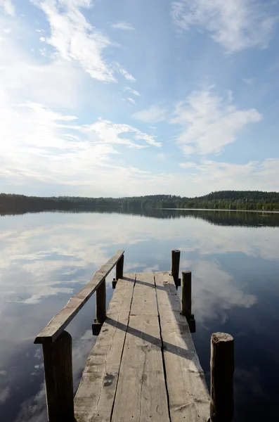 Lake and the old wooden jetty — Stock Photo, Image