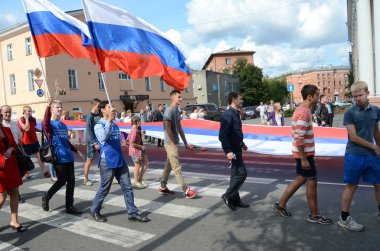 Petrozavodsk, Rusya Federasyonu, Ağustos 22: Ağustos 22, Rus bayrağı günü geçit töreni 2013 yılında petrozavodsk, Rusya Federasyonu