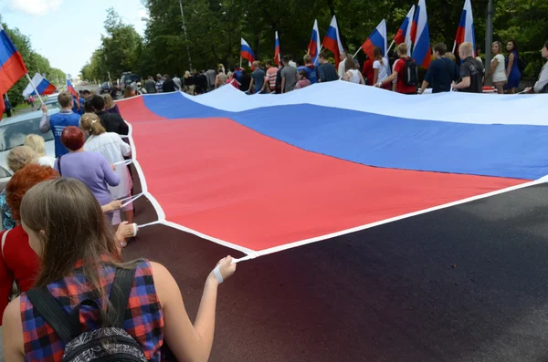 PETROZAVODSK, RÚSSIA, 22 de agosto: desfile no dia da bandeira russa em 22 de agosto de 2013 em Petrozavodsk, Rússia — Fotografia de Stock