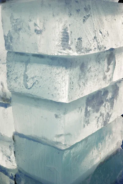 Grandes bloques de hielo translúcidos — Foto de Stock