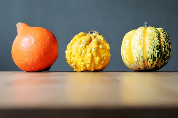 Three pumpkins in a row — Stock Photo, Image