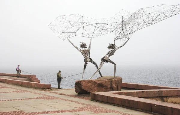 PETROZAVODSK, RUSSIE, 10 JUIN : pêcheurs sur le quai d'Onega l — Photo