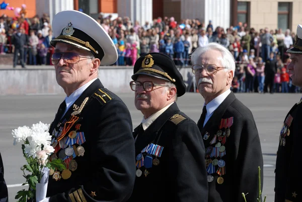Petrozavodsk, Ryssland, 9 maj: sovjetiska världskriget veteraner på vi — Stockfoto