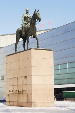 Helsinki, Finlandiya, 21 Ocak 2014: adam sıralamakta Anıtı